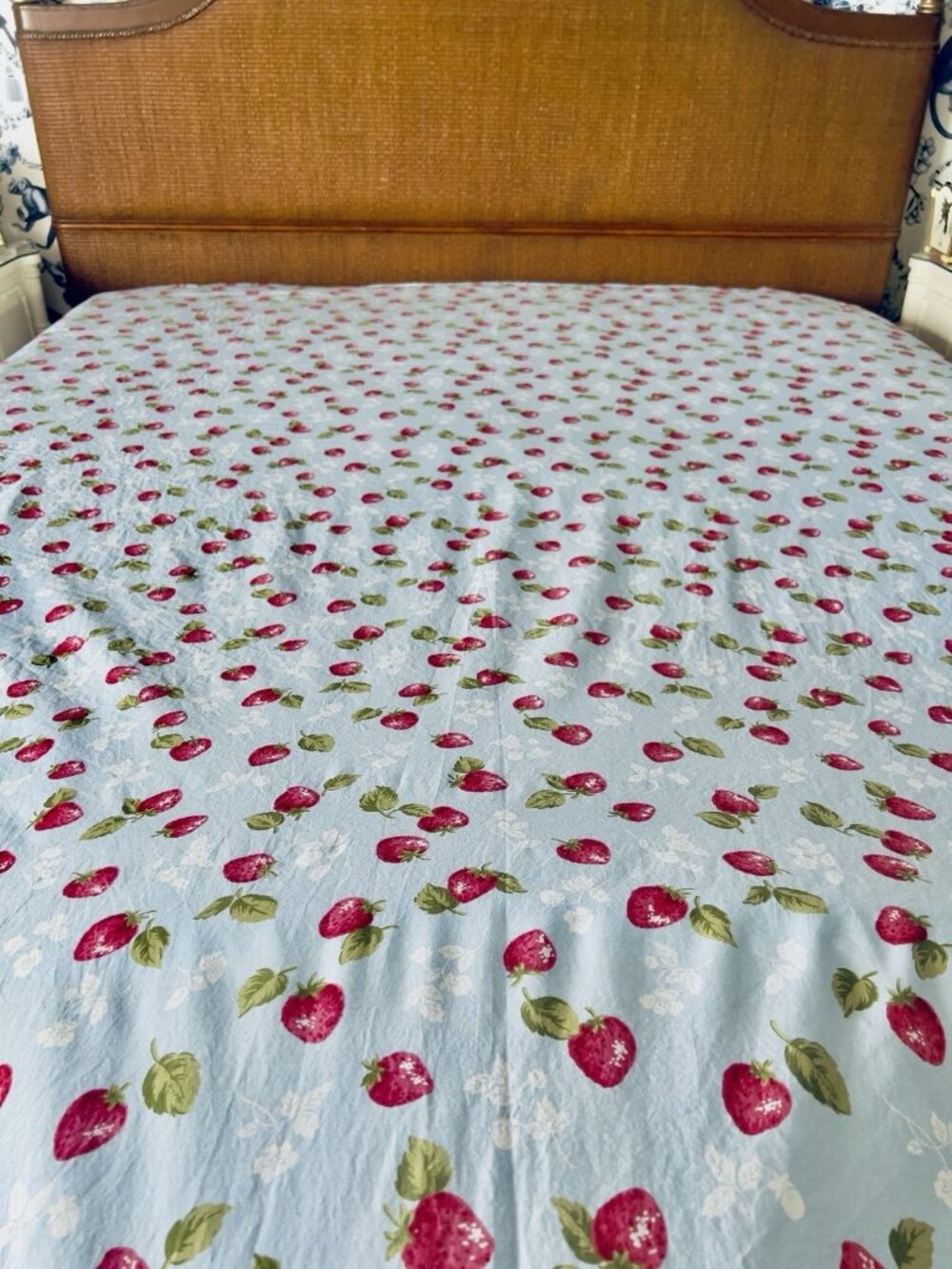 Tommy Hilfiger QUEEN FLAT Sheet 100% Cotton Strawberry Natalie Blue Italian USA